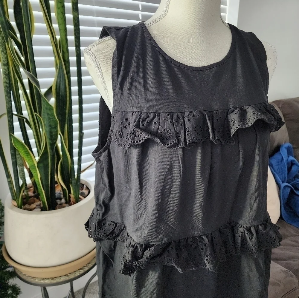 J.Crew Sleeveless tiered Top Size Small. New